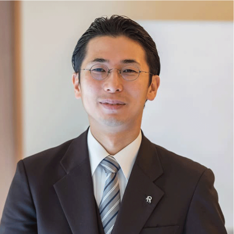 新出　祐也